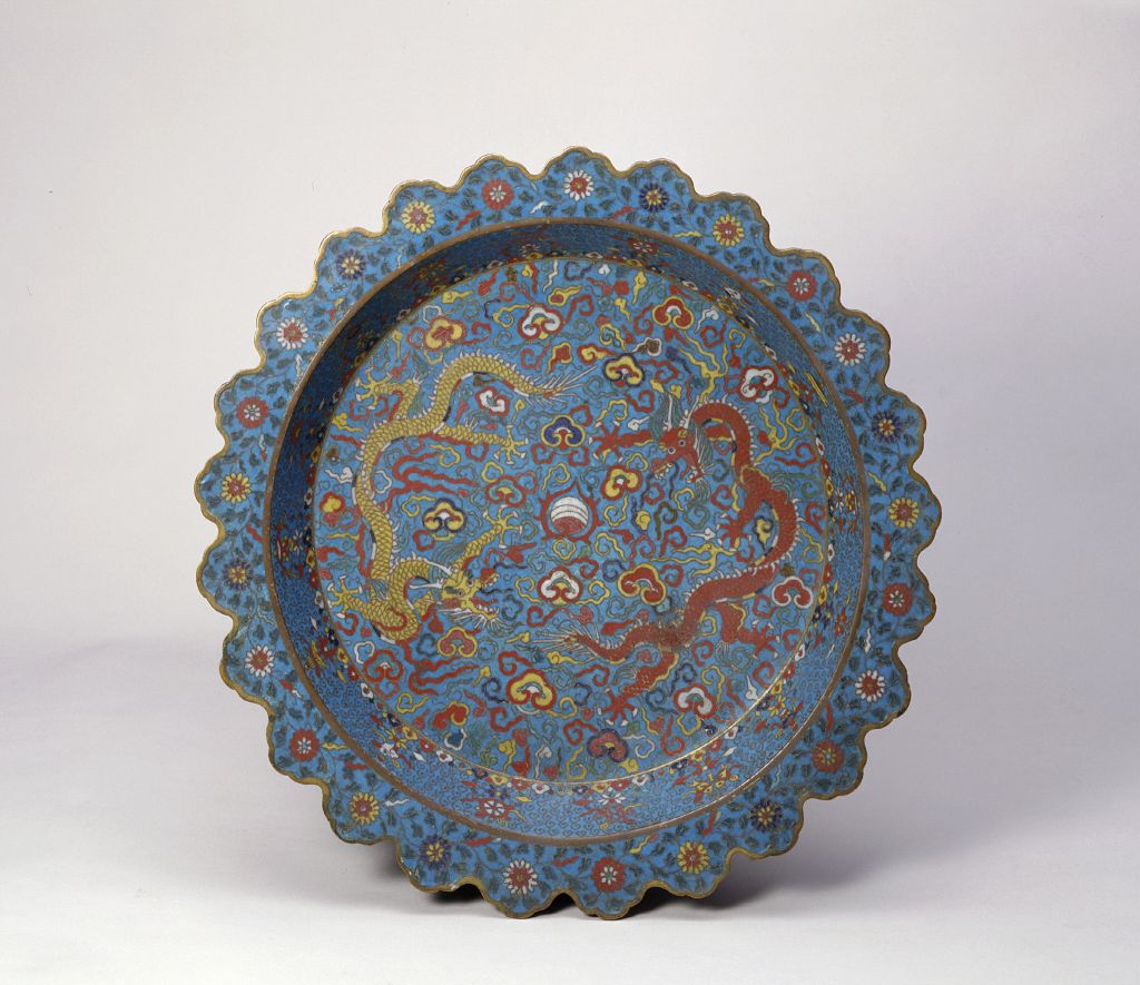 图片[2]-Jingtai style filigree enamel double dragon pearl pattern chrysanthemum petal mouth plate-China Archive